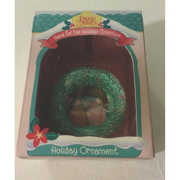 1995 Precious Moments Home For The Holidays Boy &Girl w/ Wreath Ornament - Picture 2 of 2
